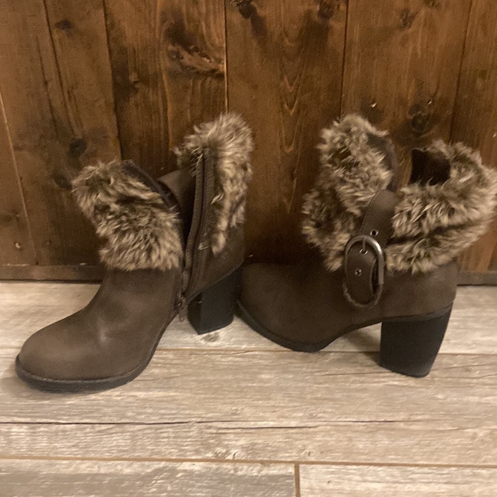 Sugar brand brown fur booties - Picture 3 of 10
